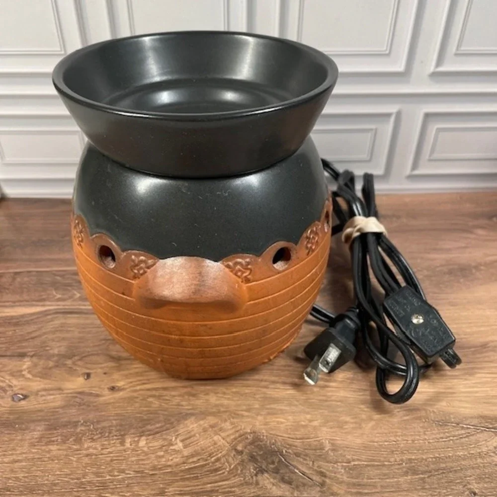 Scentsy Sonora Terra-Cotta Full Size Electric Wax Warmer Tan Black